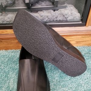 Ladies size 9 wide shoes